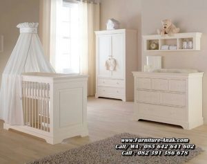 Tempat Tidur Bayi Kayu Warna Putih