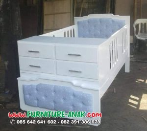 Tempat Tidur Bayi Dari Kayu Warna Putih