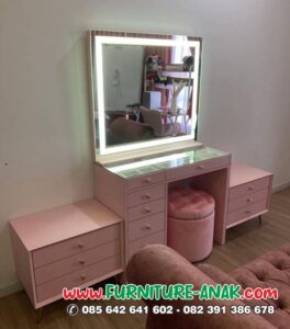 Meja Rias Warna Pink Minimalis Modern